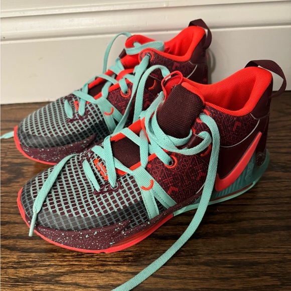 Nike LeBron Witness 7 SE Basketball Sneaker - Kids' - Picture 3 of 6